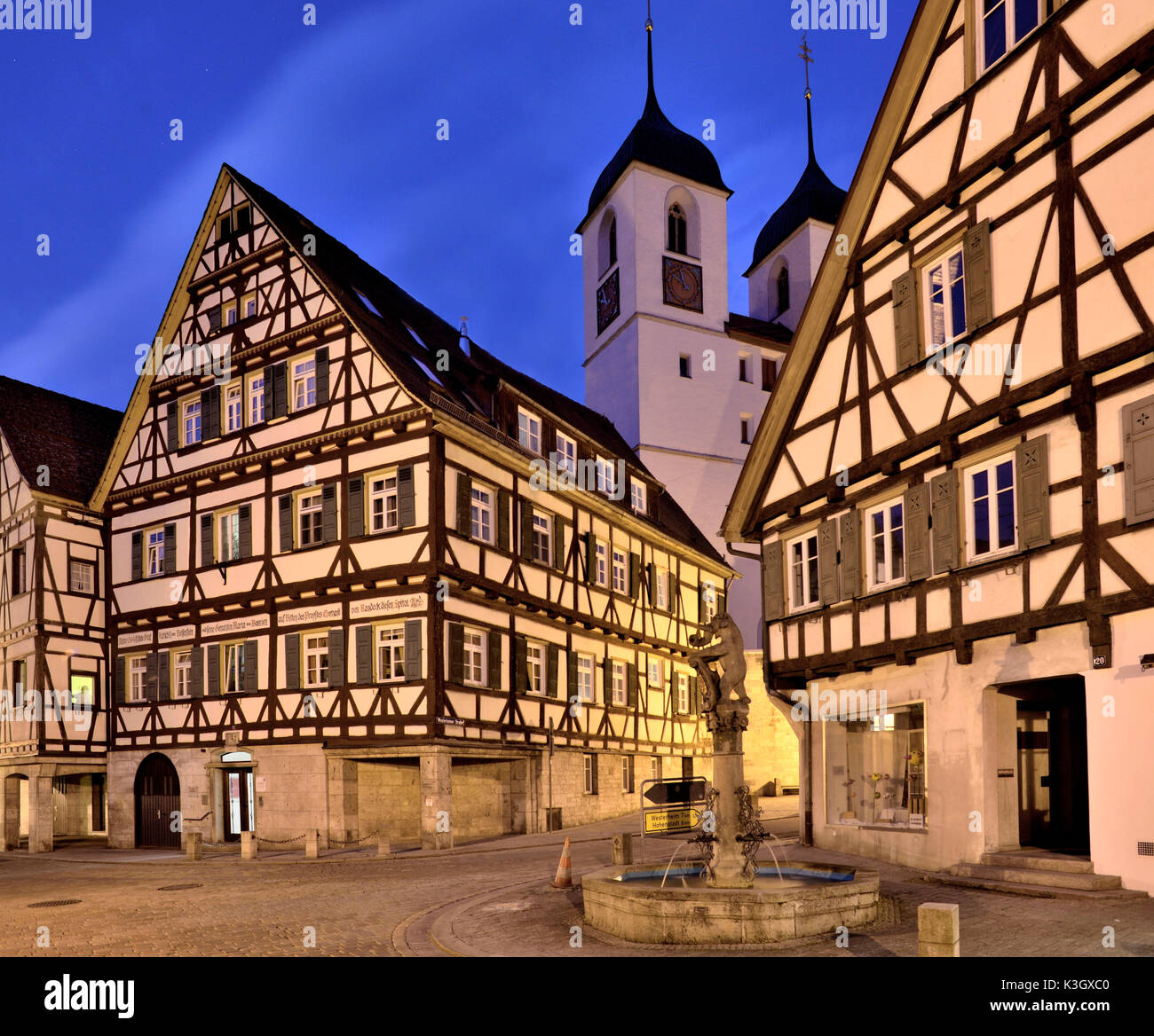 Prato ripido percorso di sera Foto Stock