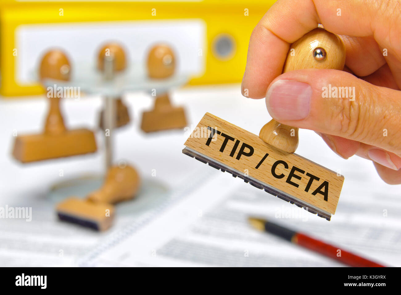 TTIP e CETA seleziona sul francobollo di legno Foto Stock