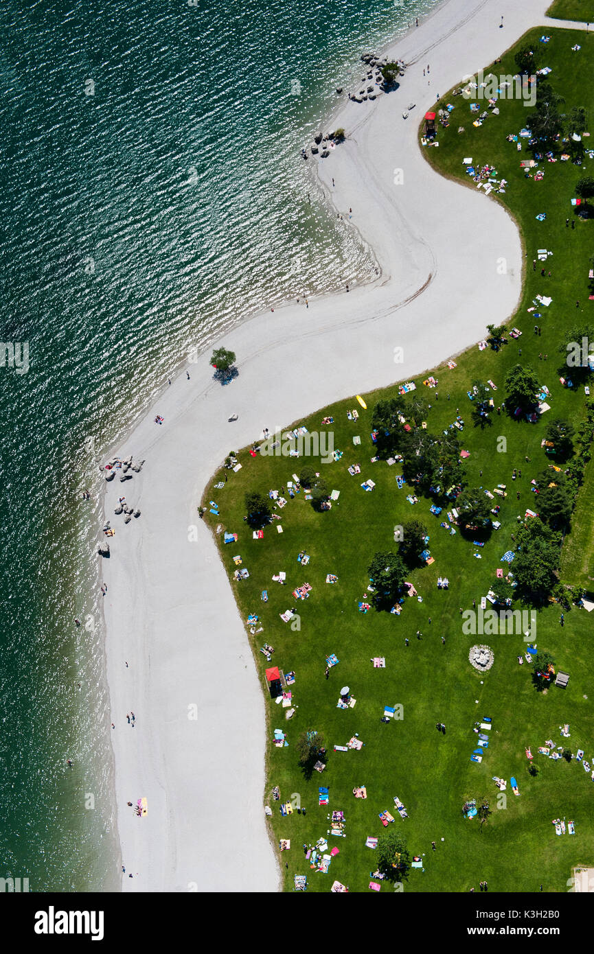 Molvenersee vicino spiaggia, Molveno, fotografia aerea, Trentino, Italia Foto Stock
