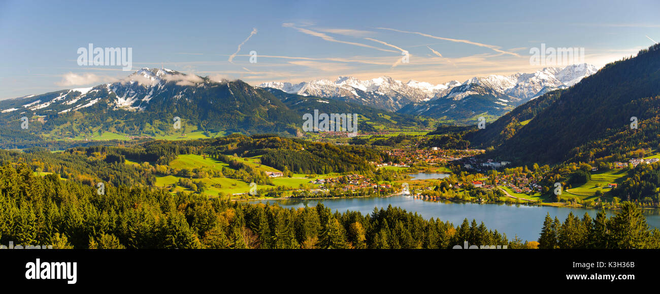 Panorama della regione di Allgäu vicino big Alpsee a Immenstadt, la montagna Grünten (sulla sinistra) e la Illertal presso la direzione Oberstdorf vicino arco alpino Foto Stock