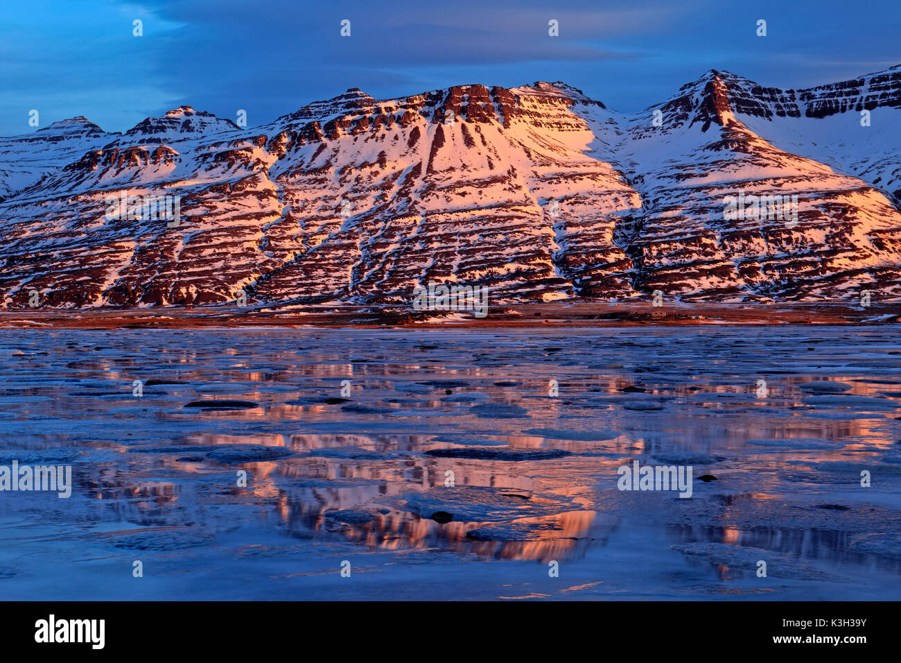 L'Islanda, Austurland, est fiordi, Islanda Orientale, scenario del fiordo vicino Breiddalsvik Foto Stock