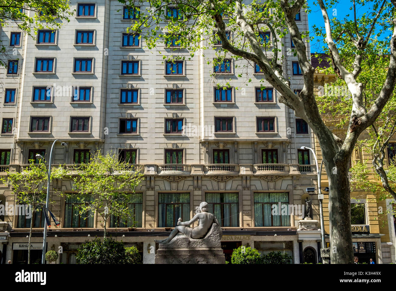 Architettura in Les Corts Avenue di Barcellona, in Catalogna, Spagna Foto Stock