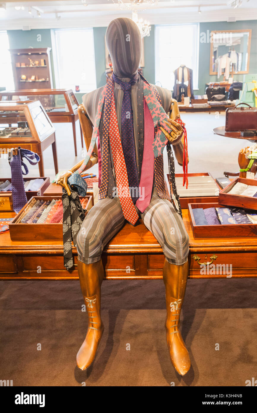 Inghilterra, Londra, Piccadilly, 'Fortnum e Mason' Store, Menswear Department Foto Stock