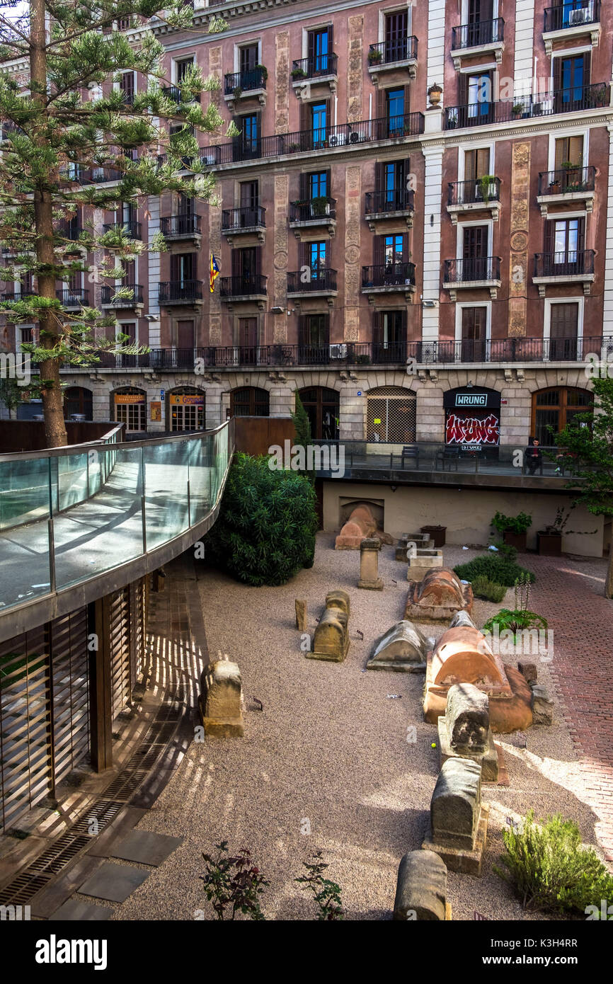 Camera sepolcrale romana a Plaza de la Vila de Madrid piazza nel quartiere Gotico di Barcellona, in Catalogna, Spagna Foto Stock