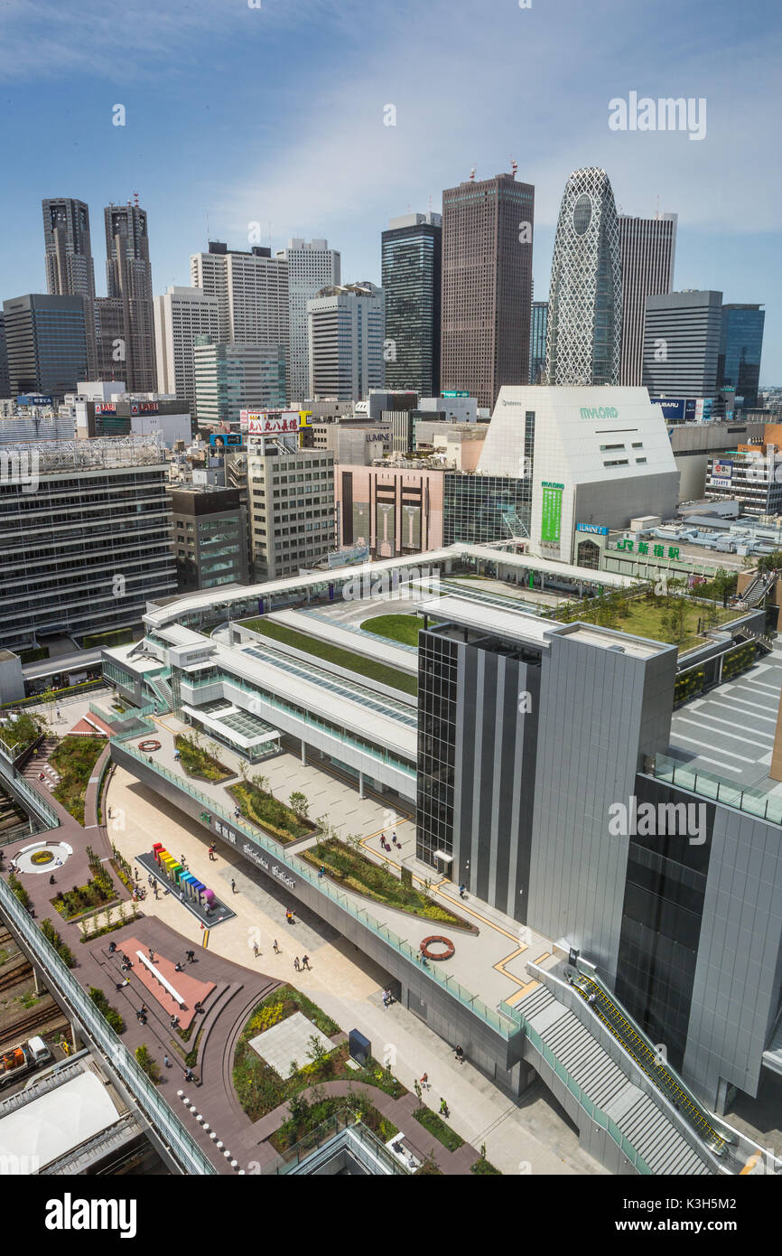 Giappone Tokyo City, il quartiere di Shinjuku, Stazione di Shinjuku ingresso Sud, Nuova Shinjuku Stazione Bus Foto Stock