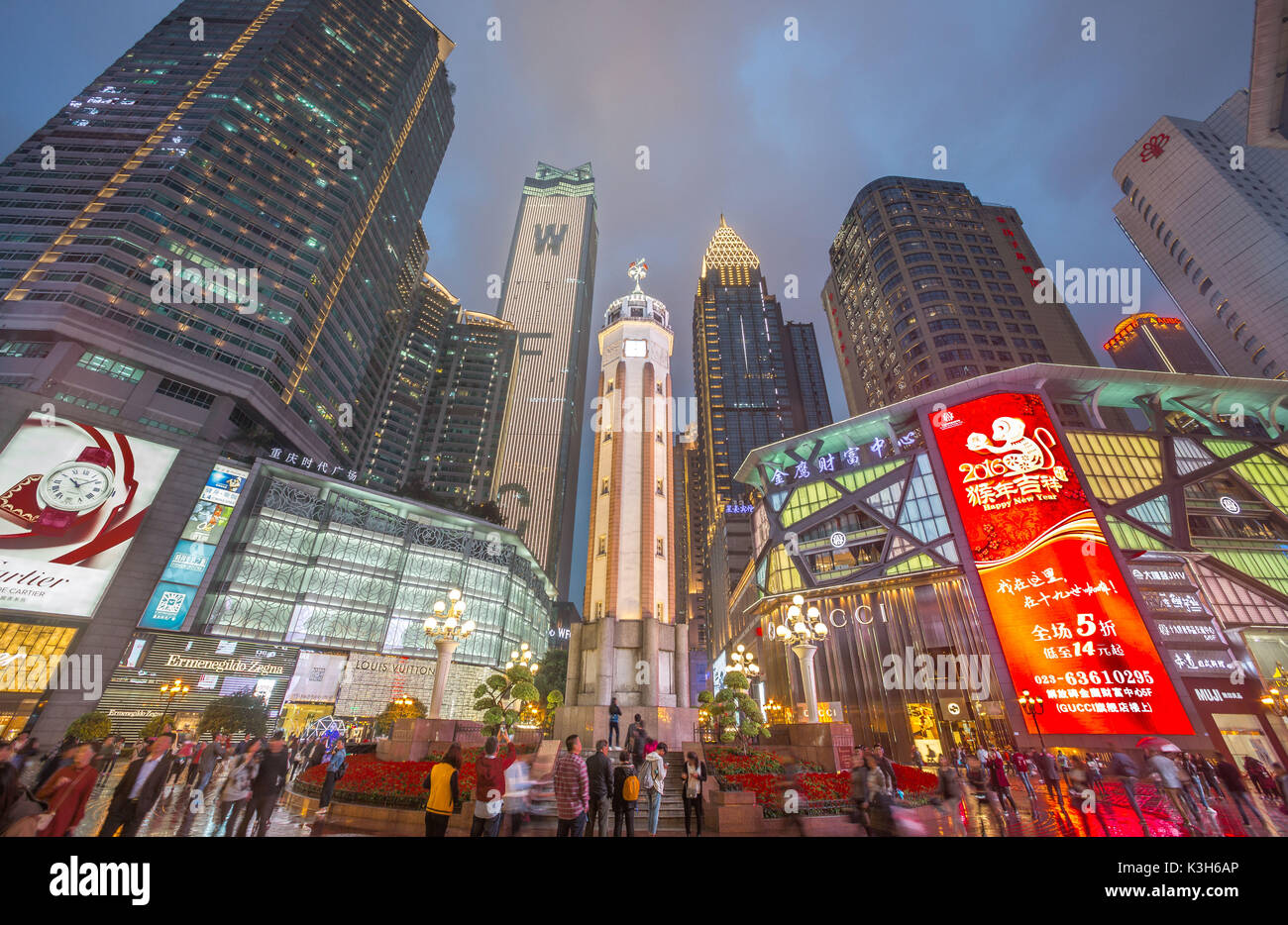 Cina, Chongqin città, quartiere Jiefangbei, Central Plaza , Times Square, monumento Liberatiom Foto Stock