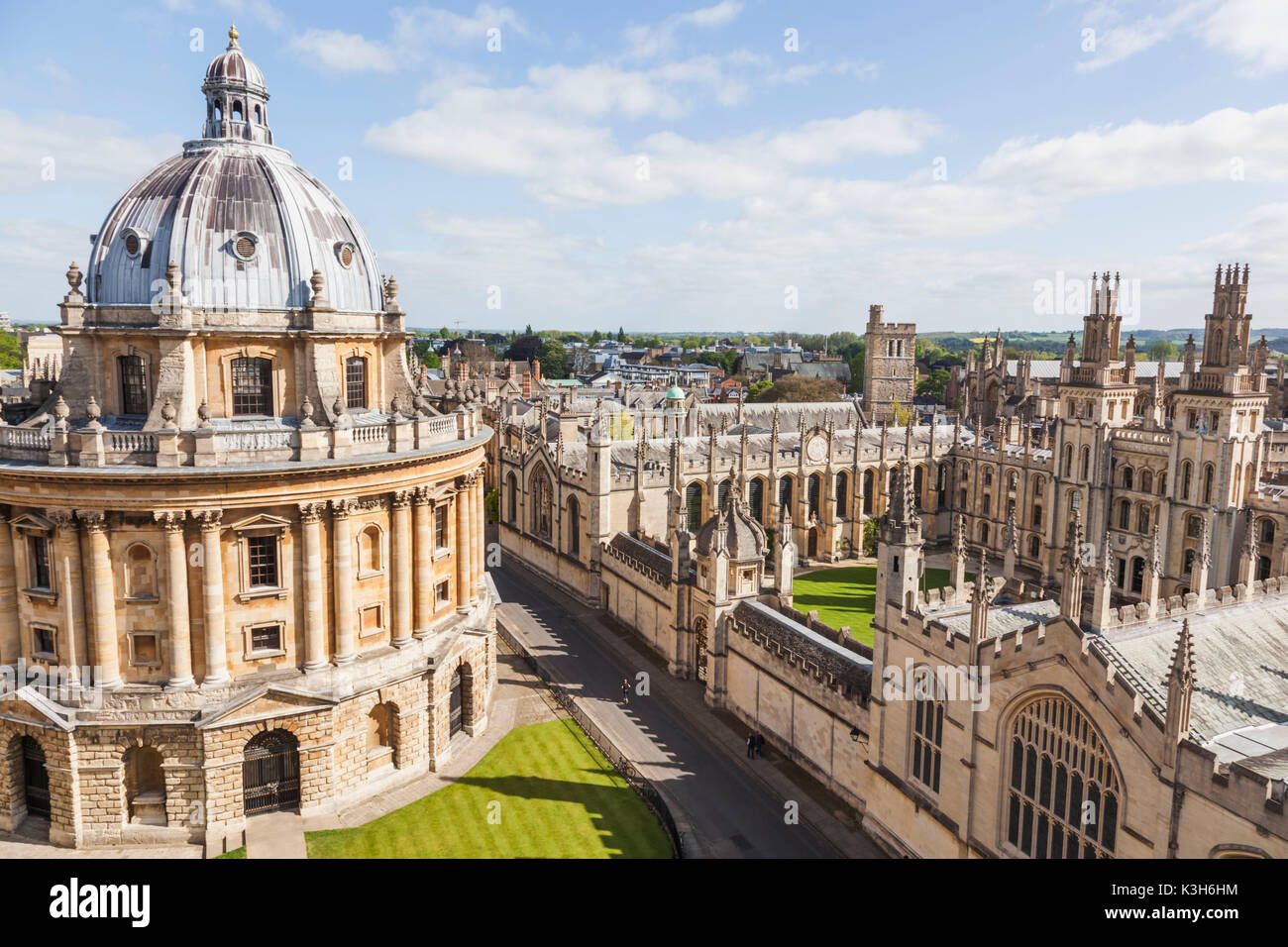 Inghilterra, Oxfordshire, Oxford, tutte le anime College e Radcliffe Camera Foto Stock