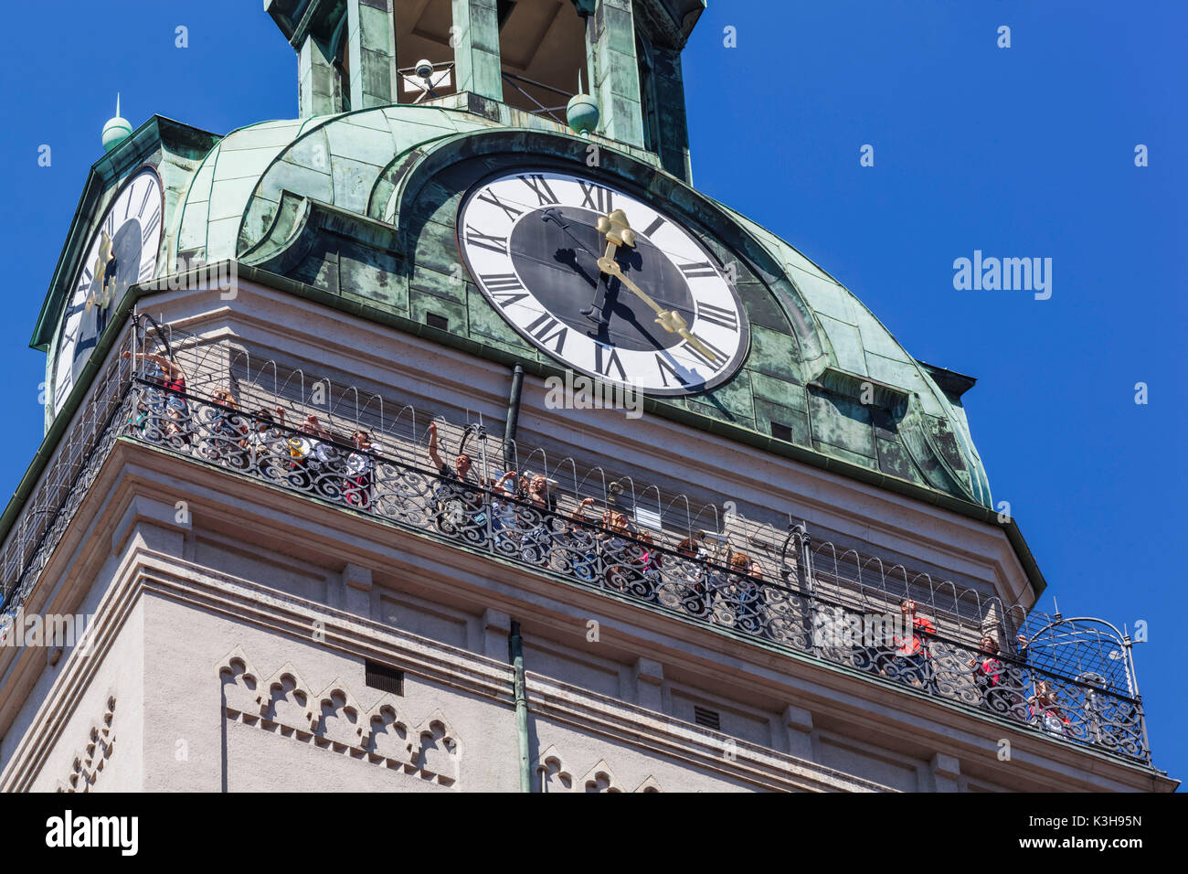In Germania, in Baviera, Monaco di Baviera, Marienplatz, la chiesa di St Peters, Torre dell'orologio Foto Stock