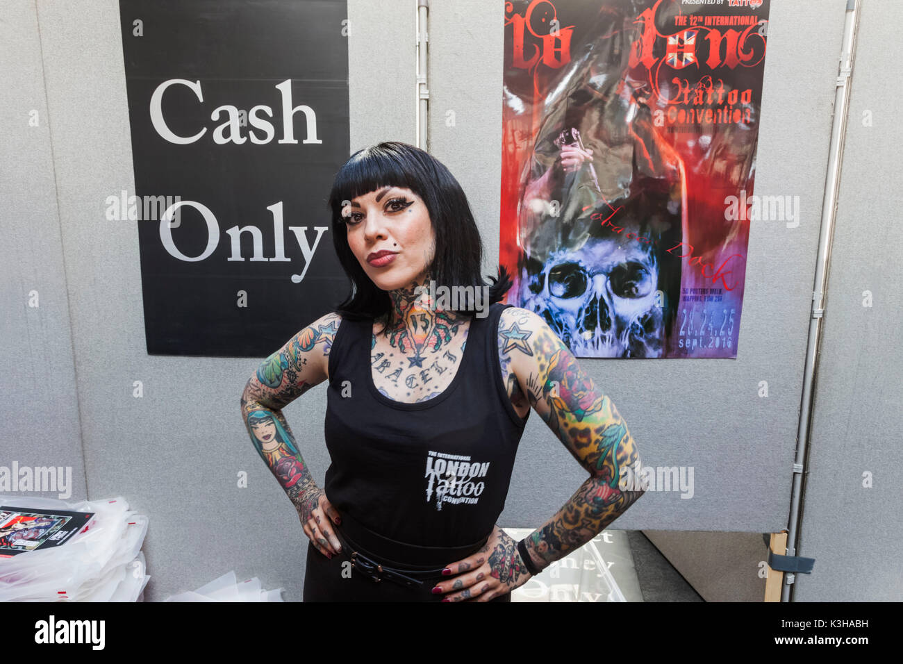 Inghilterra, London, London Tattoo Convention, tatuato donna Foto Stock