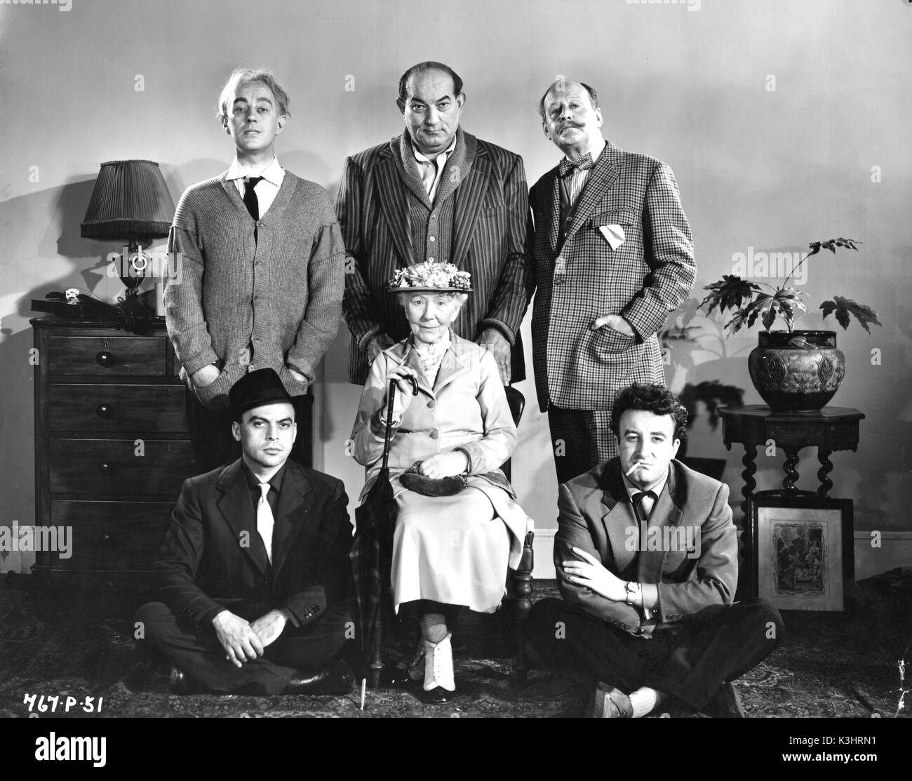 Il LADYKILLERS Alec Guinness, Danny verde, Cecil Parker [Anteriore] HERBERT LOM, Katie Johnson, Peter Sellers. Foto Stock