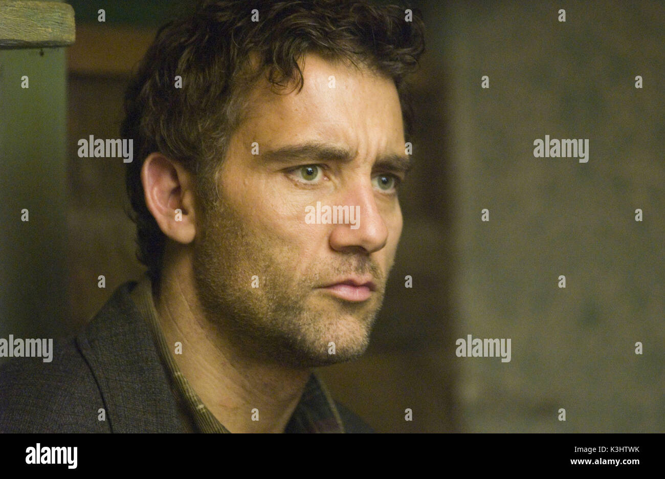 Clive Owen Stelle Come Theo Un Disilluso Burocrate Nel Thriller I Figli Degli Uomini Diretto Dal Famoso Regista Alfonso Cuaron Foto Stock Alamy