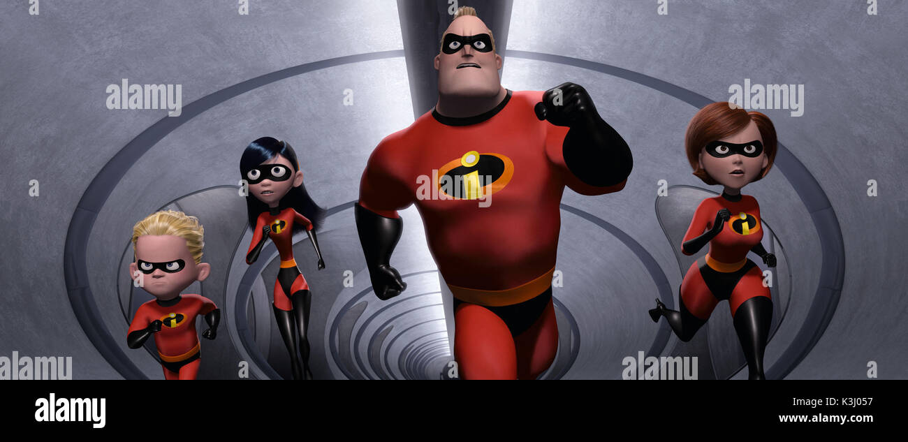 GLI INCREDIBILI raffigurati da sinistra a destra: Dash, Violet, Mr. Incredible ed Elastigirl in una scena da . Con la presente viene concessa a riviste e giornali l'autorizzazione a riprodurre questa immagine a condizione che sia accompagnata da WALT DISNEY PICTURES/PIXAR ANIMATION STUDIOS. TUTTI I DIRITTI RISERVATI. Distribuito da Buena Vista International. SOLO PER LE PRESE DI STAMPA. NON PER L'USO SU INTERNET. GLI INCREDIBILI Dash, Violet, Mr. Incredible e Elastigirl GLI INCREDIBILI nella foto da sinistra a destra: Dash, Violet, Mr. Incredible, ed Elastigirl in una scena da . Con la presente viene concessa l'autorizzazione alle riviste e n Foto Stock