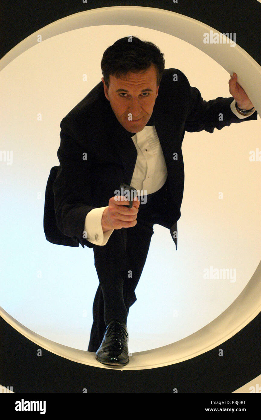 Geoffrey Rush interpreta Peter Sellers.br&gt; la vita e la morte di Peter Sellers, per ulteriori informazioni si prega di contattare l'ufficio stampa Icon su 0207 494 8190. LA VITA E LA MORTE DEI VENDITORI PETER GEOFFREY RUSH come Peter Sellers Geoffrey Rush interpreta Peter Sellers.br&gt; la vita e la morte di Peter Sellers, per ulteriori informazioni si prega di contattare l'ufficio stampa Icon su 0207 494 8190. Data: 2004 Foto Stock