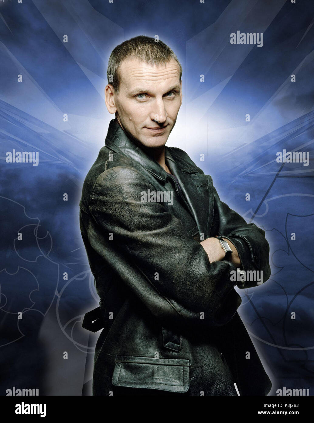 L'immagine mostra: Il dottore CHRISTOPHER ECCLESTON riproduce il medico in questa nuova serie presto su BBC One con Billie Piper come il Rose Tyler. Il viaggio attraverso il tempo e lo spazio, il dottore e Rose trovarmi faccia a faccia con un certo numero di nuove ed entusiasmanti mostri, come ad esempio il Autons che sono alieni fatti di vita plastica - prendendo la forma della finestra del negozio manichini, attaccano le strade di Londra nel tentativo di conquistare il mondo Foto Stock