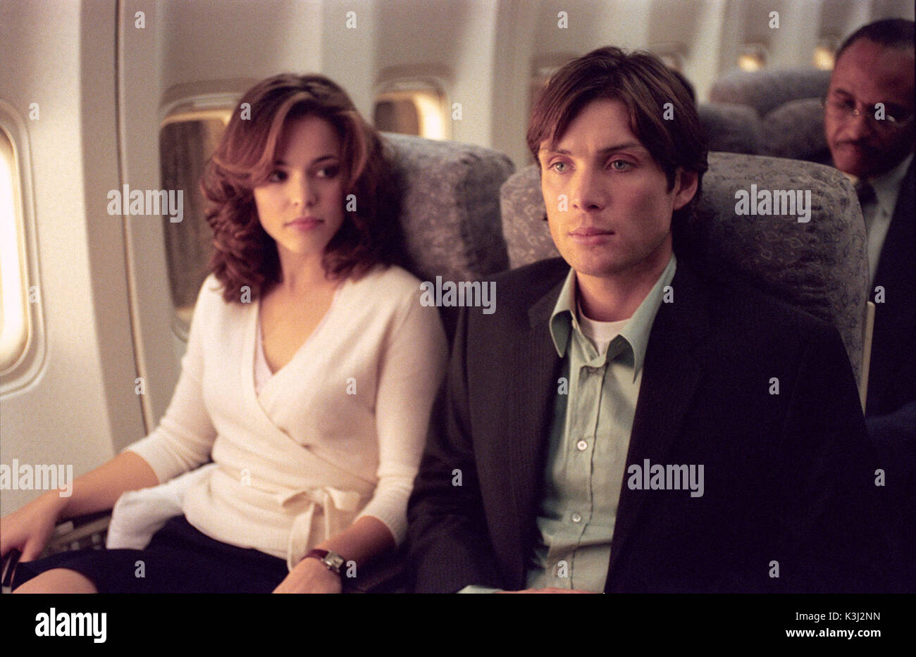 Lisa Reisert (Rachel McADAMS) non ha alcuna idea del terrore che attende lei quando è seduto accanto a Jackson (Cillian Murphy) su un volo notturno a Miami in DreamWorks Pictures di suspense thriller RED EYE, diretto da Wes Craven. Occhi rossi [US 2005] RACHEL McADAMS, Cillian Murphy data: 2005 Foto Stock