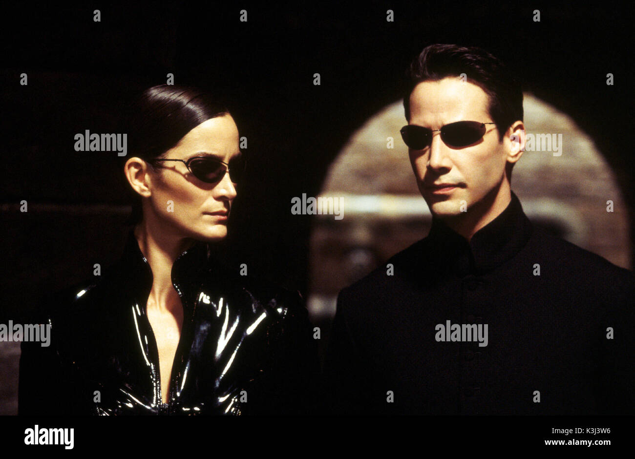 La Matrix Reloaded CARRIE-ANNE MOSS come Trinità, Keanu Reeves come Neo Foto Stock