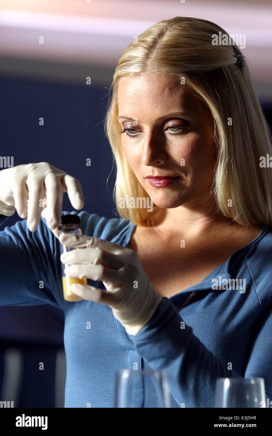 Episodio 7, EMILY PROCTOR senza fiato. Concesso in licenza dalla TRASMISSIONE DEL CANALE 5. Cinque Stills: 0207 550 5509. Gratuito per la stampa editoriale e per l'utilizzo degli elenchi solo in relazione alla trasmissione corrente dei programmi di Channel 5. La presente immagine può essere riprodotta solo previo consenso scritto del Canale 5. Non per alcuna forma di pubblicità, uso di Internet o in relazione alla vendita di alcun prodotto. CSI MIAMI Series#1/episodio#7/Brealess Tx: 04/11/02 EMILY PROCTOR interpreta Calleigh Duquesne Foto Stock
