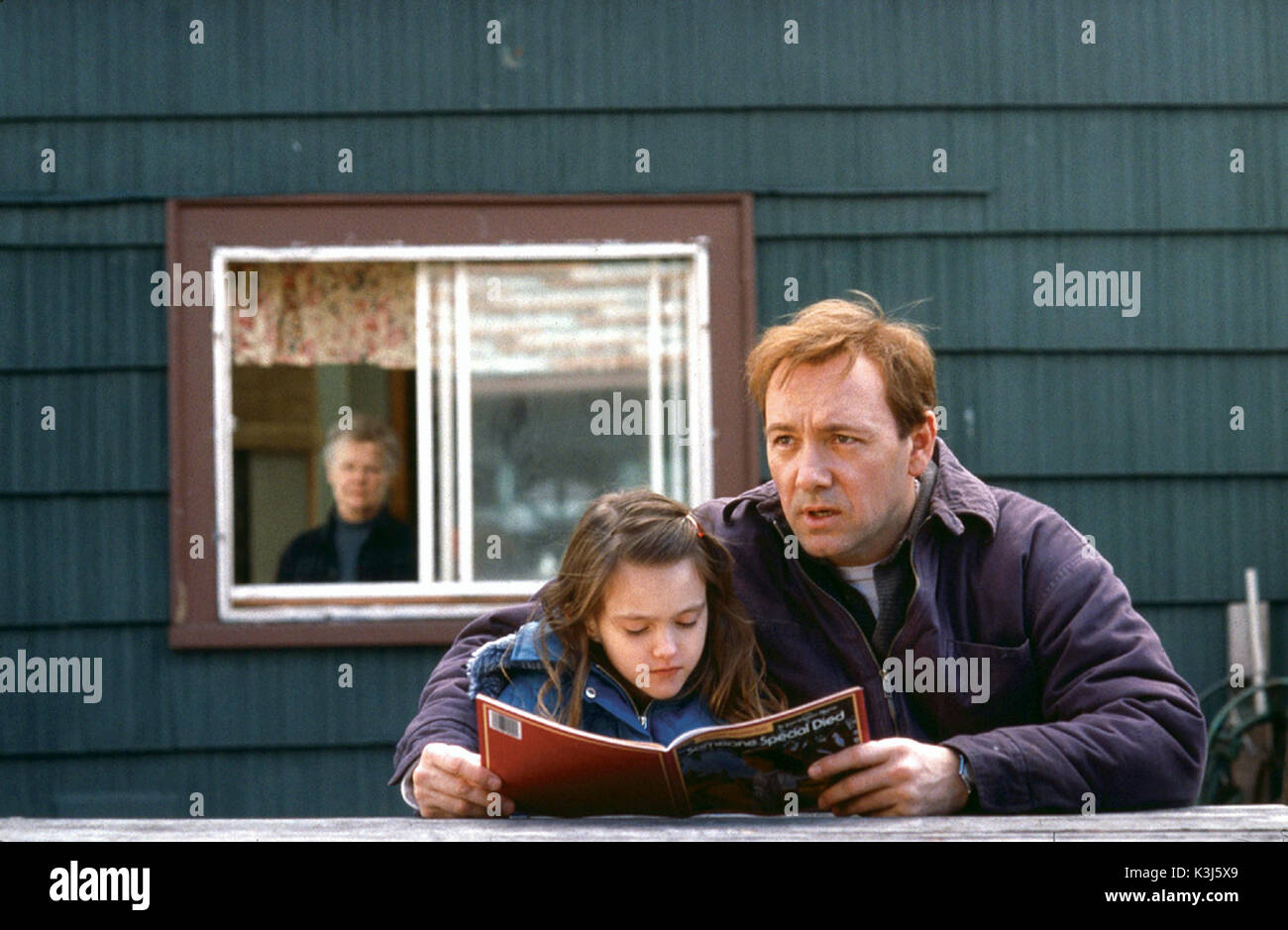 Shipping News. Per ulteriori informazioni: Contattare l'ufficio stampa Buena Vista International di zona. LE NOTIZIE SULLE SPEDIZIONI JUDI DENCH, KEVIN SPACEY data: 2001 Foto Stock