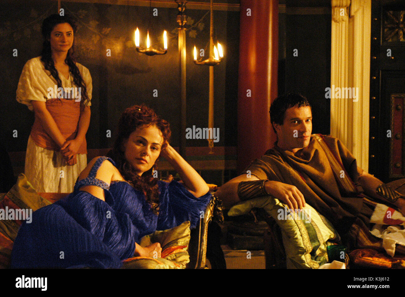 Roma , POLLY WALKER come Atia del Julii, JAMES PUREFOY come Marc Antony Foto Stock