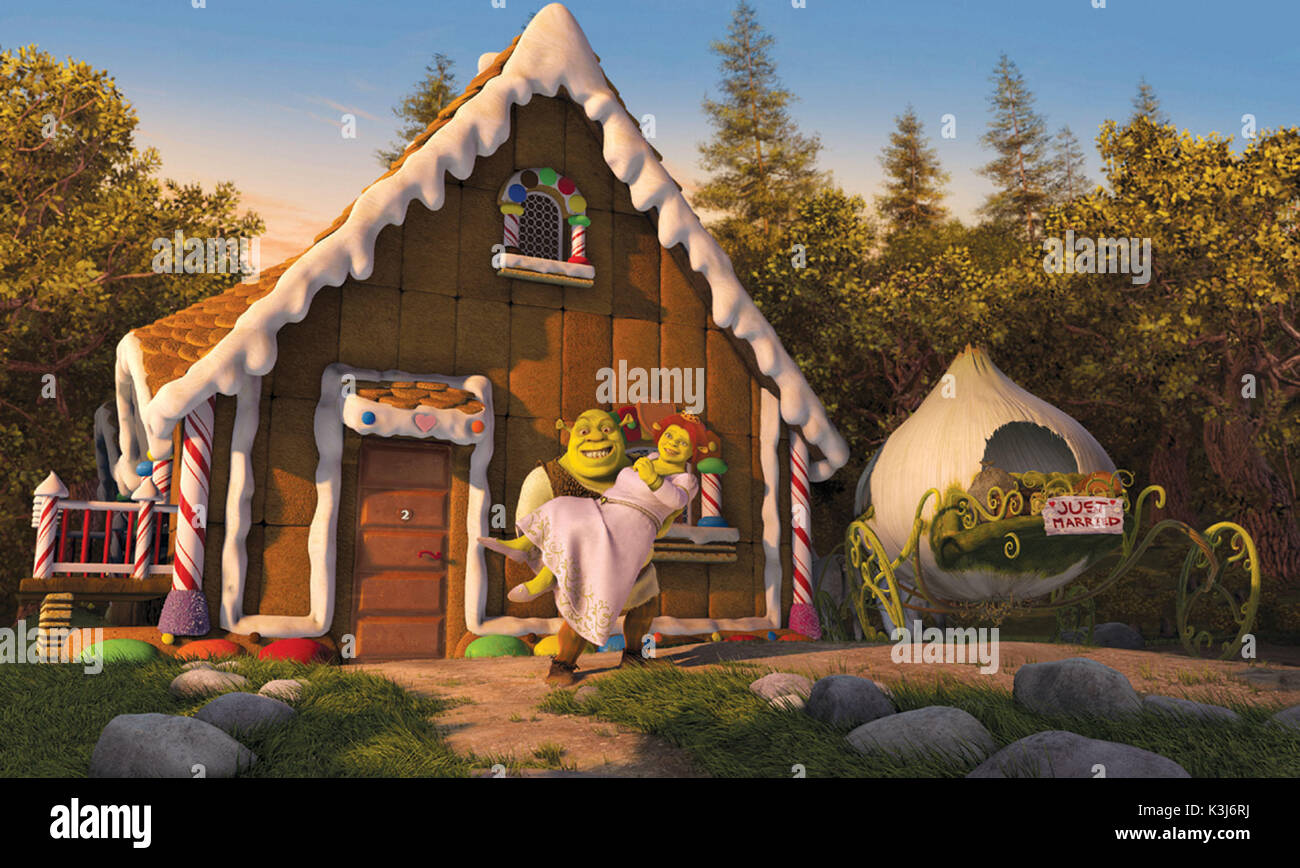 Shrek 2. Nella foto: Shrek (MIKE MYERS) porta la sua nuova sposa, la principessa Fiona (CAMERON DIAZ), oltre la soglia della Gingerbread Honeymoon Suite nella commedia animata SHREK 2 della DreamWorks Pictures. COPYRIGHT: TM & 2004 DREAMWORKS LLC. SHREK 2 [US 2004] MIKE MEYERS presta la voce a Shrek, CAMERON DIAZ presta la voce alla Principessa Fiona Shrek 2. Nella foto: Shrek (MIKE MYERS) porta la sua nuova sposa, la principessa Fiona (CAMERON DIAZ), oltre la soglia della Gingerbread Honeymoon Suite nel comed animato al computer della DreamWorks Pictures Foto Stock