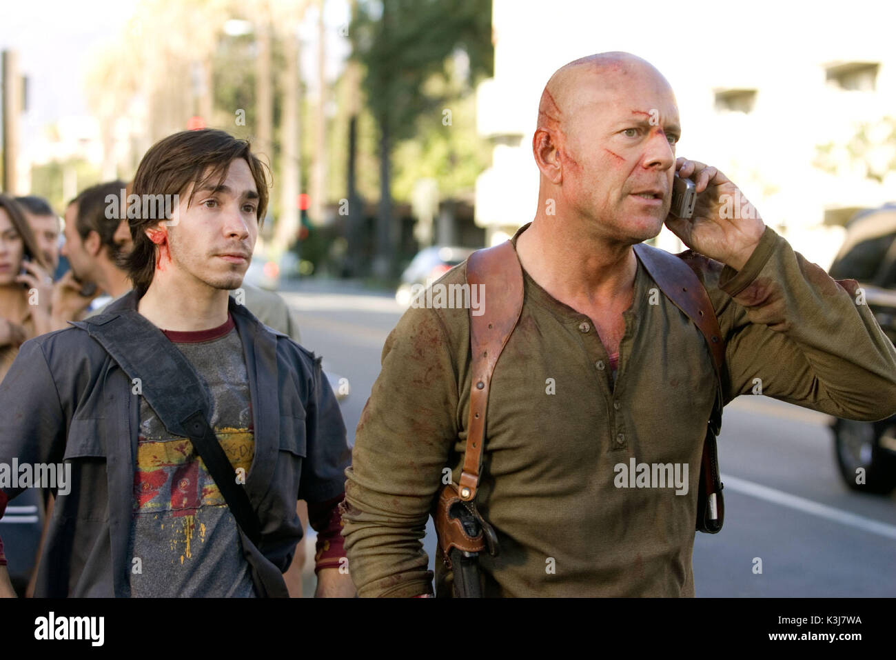 Le fotografie devono essere utilizzati esclusivamente per la pubblicità, la promozione e la pubblicità o le recensioni di questo specifico Motion Picture e restano di proprietà dello studio. Non per la vendita o la ridistribuzione di vivere liberi o morire duro aka DIE HARD 4.0 Justin Long, Bruce Willis come det. John McClane data: 2007 Foto Stock