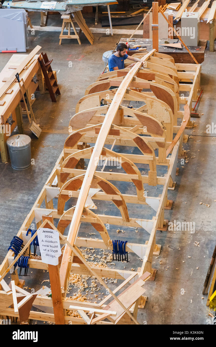 Inghilterra, Hampshire, Portsmouth, Portsmouth Historic Dockyard, Boathouse 4, barca edilizia e restauro Foto Stock