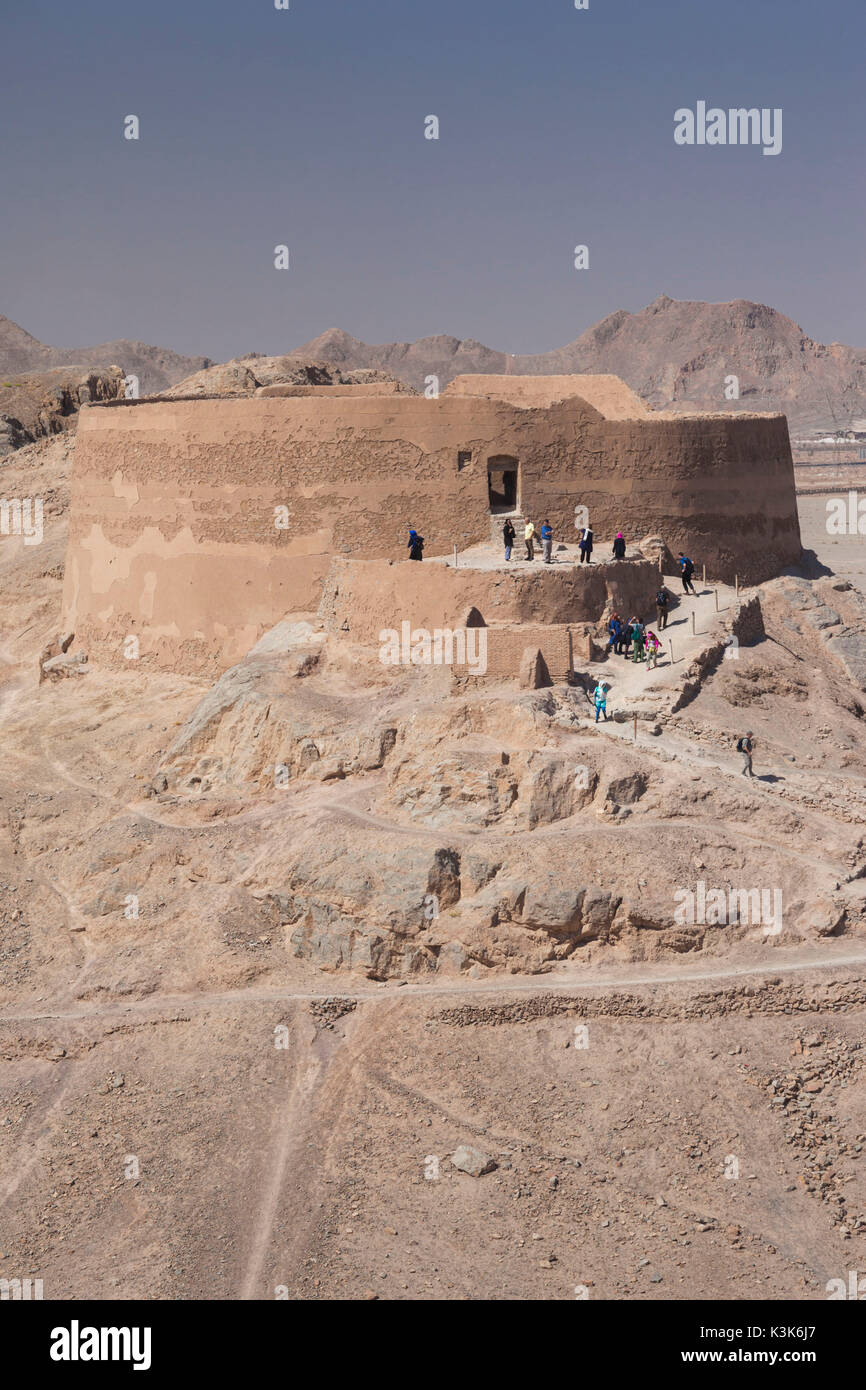 Iran, Central Iran, Yazd, torri zoroastriana di silenzio complesso sepolcrale, esterna Foto Stock