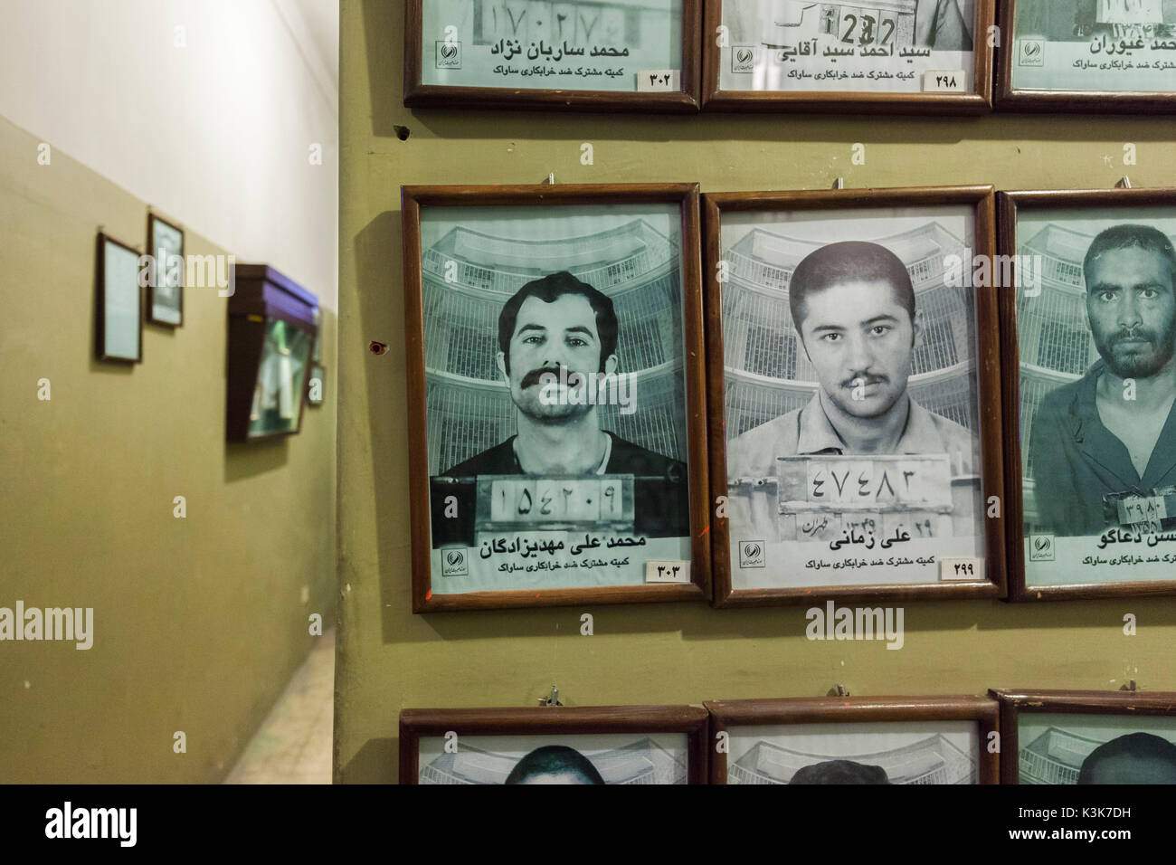 Iran, Teheran, Iran Ebrat Museum, ex carcere politico dello Scià polizia  segreta, SAVAK, fotografie di ex prigionieri Foto stock - Alamy