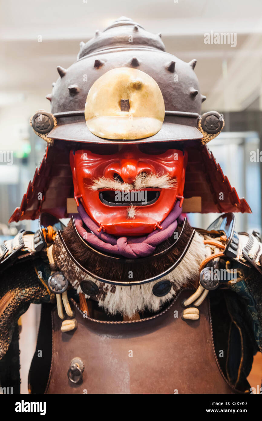Giappone, Hoshu, Tokyo, il parco Ueno, Museo Nazionale di Tokyo, Honkan Hall, display di tipo Gusoku armatura risalenti al XVII secolo Foto Stock
