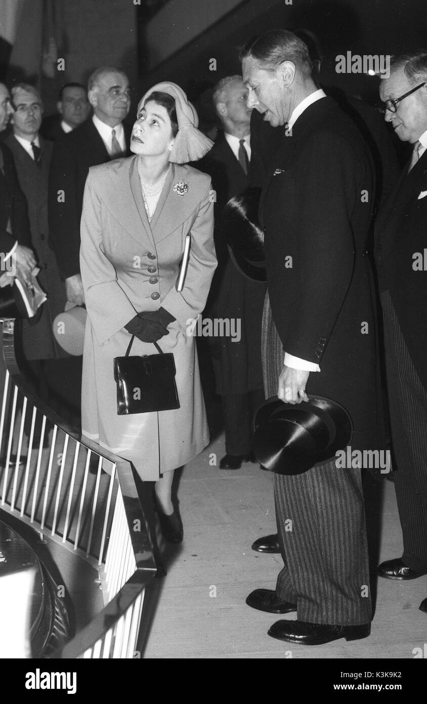 Il re Giorgio VI e la Principessa Elisabetta sul royal doganali insieme nel 1951 Foto Stock