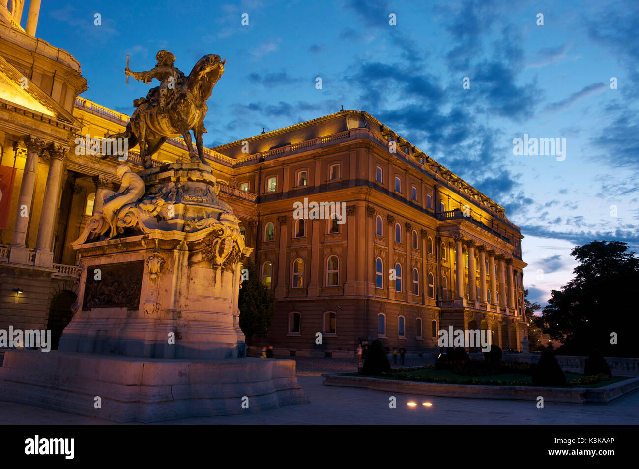 Ungheria, Budapest Buda, Eugenio di Savoia Statua di fronte al Palazzo Reale sulla Collina del Castello (o Buda Hill) elencati come patrimonio mondiale dall' UNESCO Foto Stock
