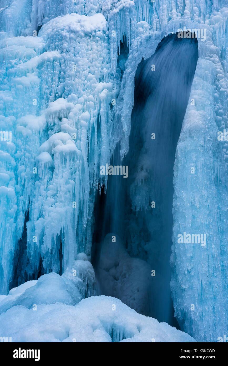 Blu ghiaccio in una cascata in Hohe Tauern, Austria Foto Stock
