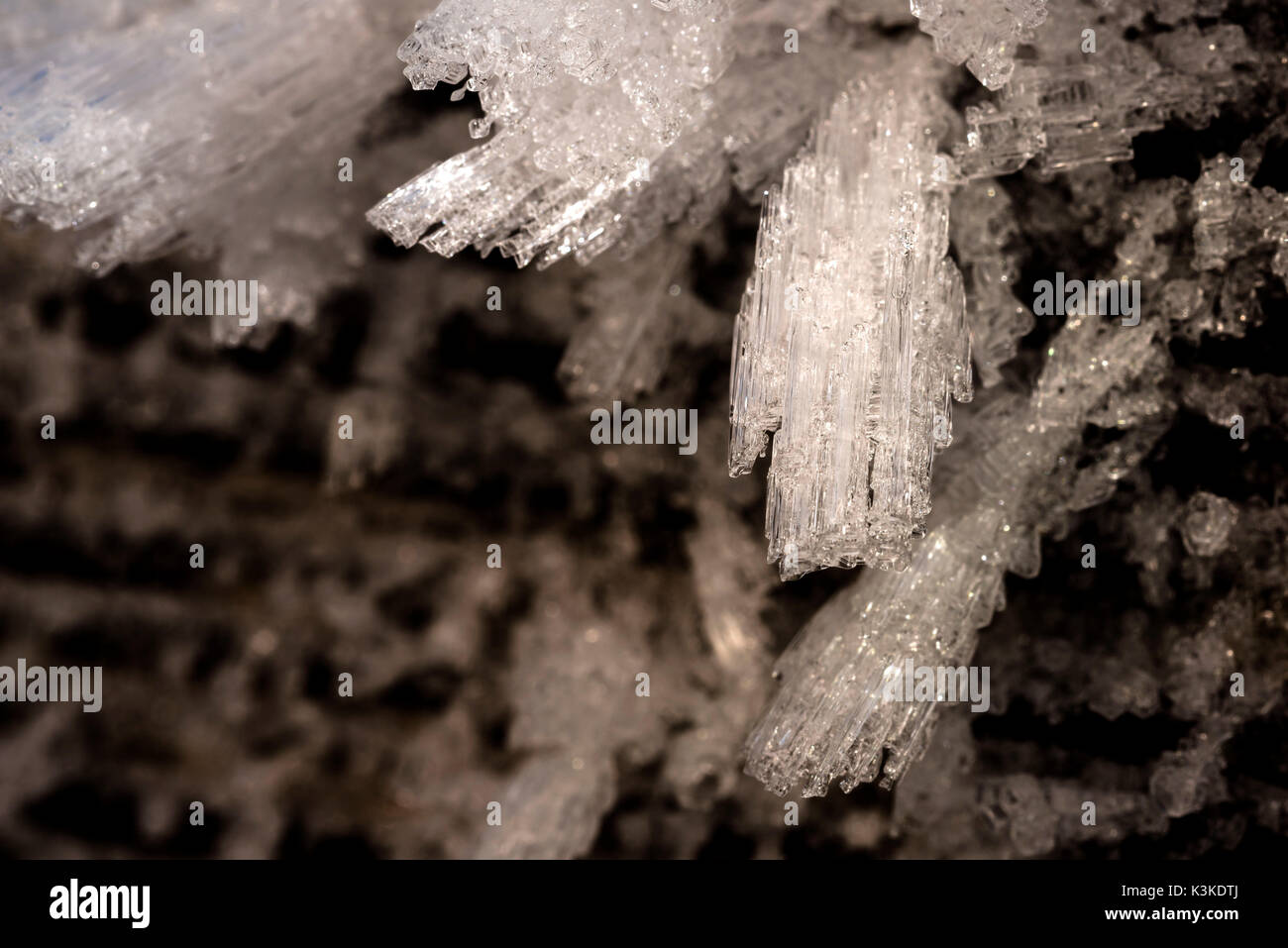 Ice-cristalli su una parete Foto Stock
