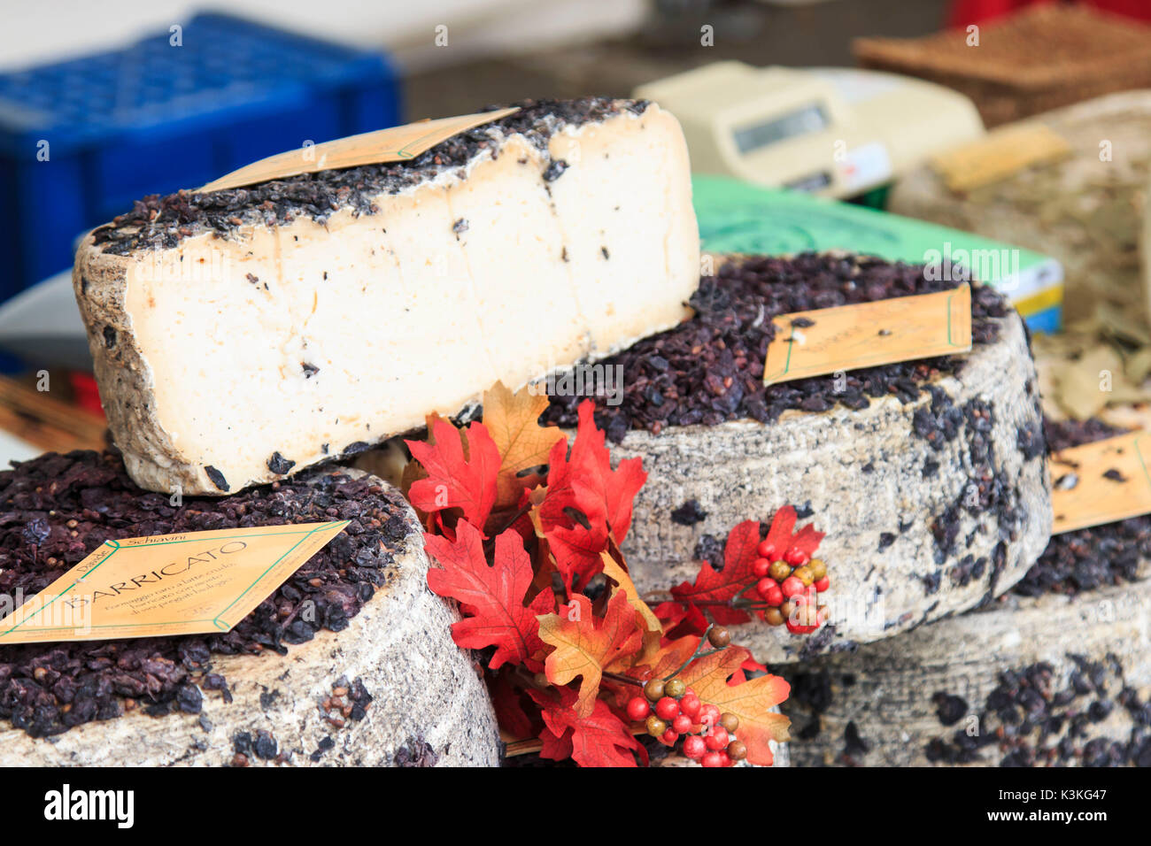 Vista dettagliata del formaggio italiano a Moncalvo fiera del tartufo, Italia Foto Stock