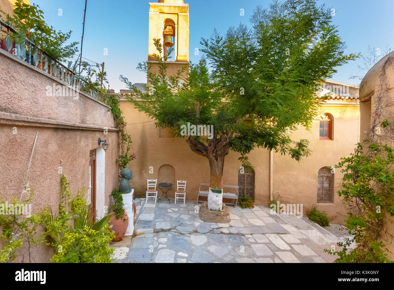 Ermoupolis in Syros Island con case tradizionali in Grecia Foto Stock
