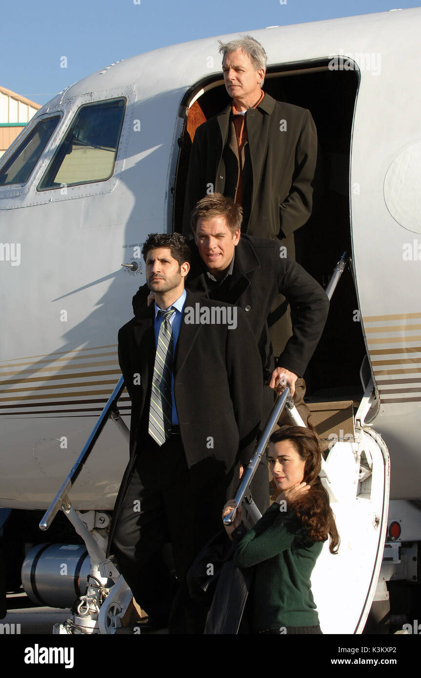 NAVY NCIS : criminale navale servizio investigativo aka NCIS MARK HARMON come agente speciale Jethro Gibbs, MICHAEL WEATHERLY come agente speciale Anthony DiNozzo, [?], COTE DE PABLO come Ziva David Data: 2003 Foto Stock