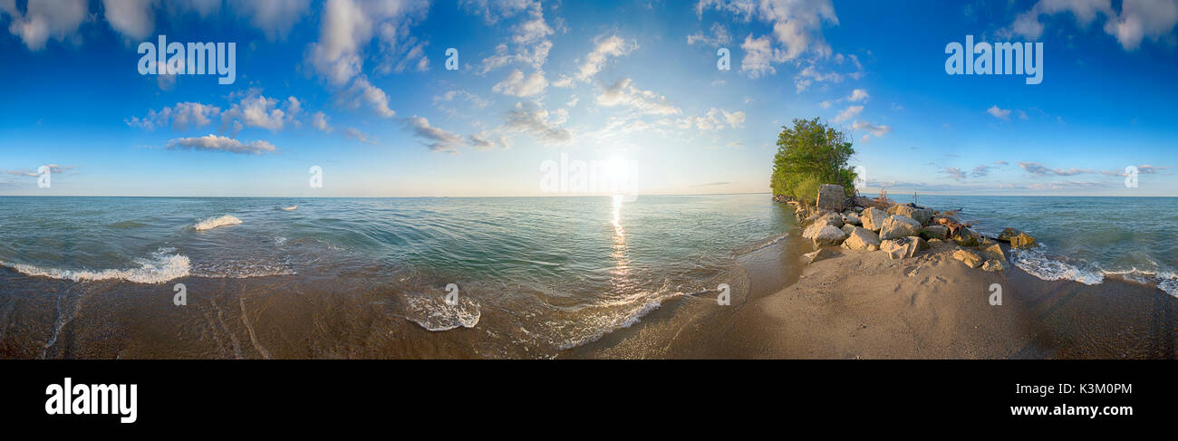 Vista panoramica del punto La Pelée Parco Nazionale della spiaggia in estate al tramonto, southwestern Ontario, Canada Foto Stock