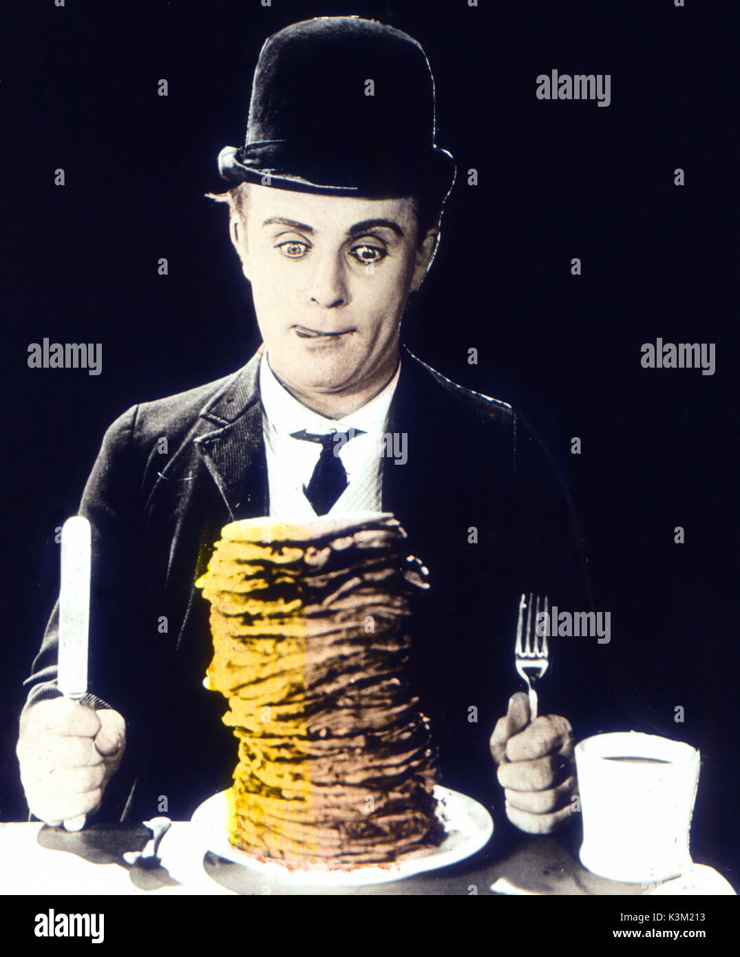 BOBBY VERNON affronta il suo pancake pila Foto Stock