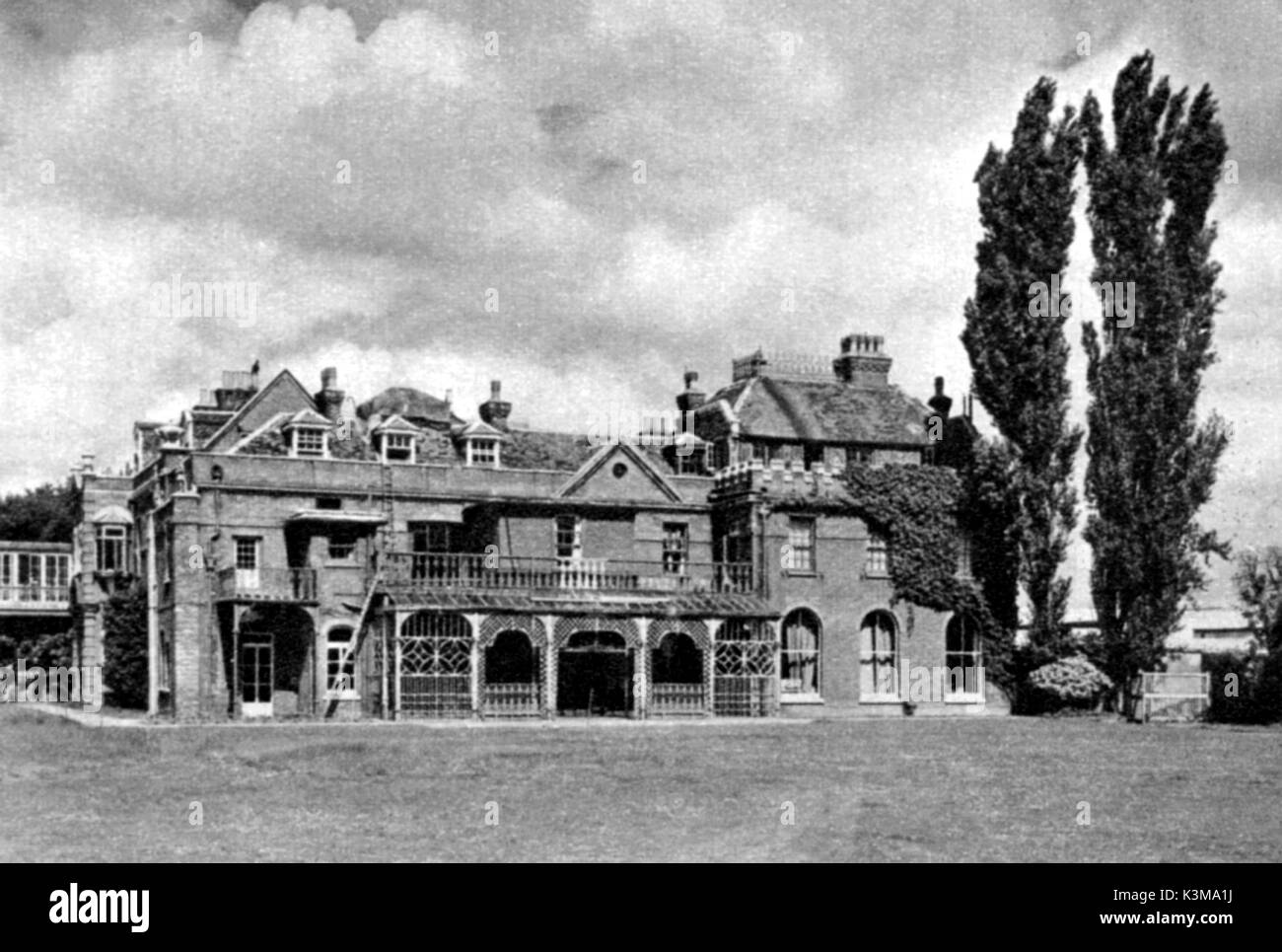 SHEPPERTON STUDIOS Il vecchio maniero, originariamente una casa privata, successivamente l'alloggiamento del studio Ristorante, Bar, Caff, Dipartimento Arte, stella di spogliatoi, personale e camere da letto. Data: Foto Stock