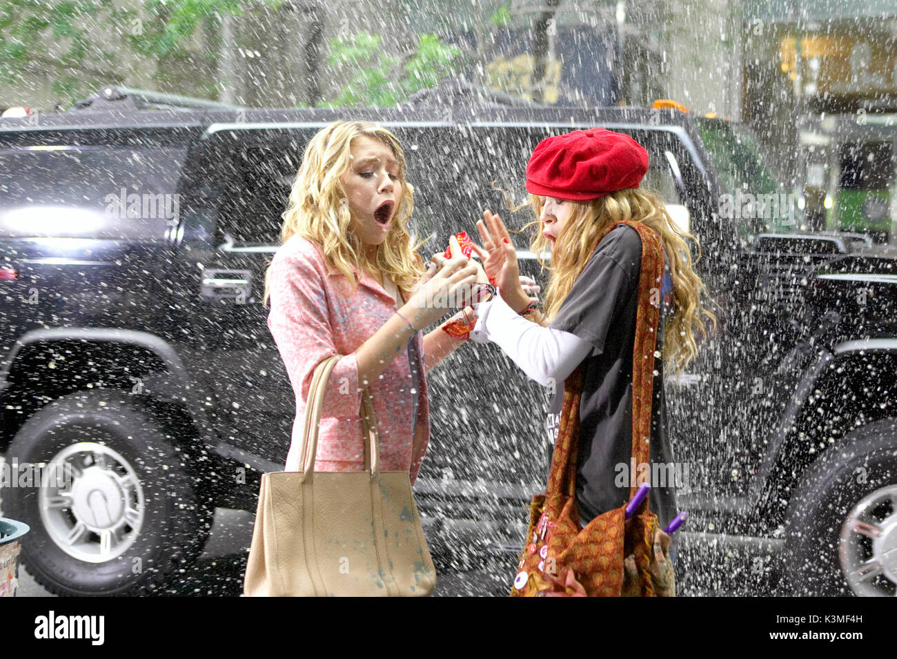 NEW YORK MINUTE [US 2004] [L-R] Ashley Olsen, MARY-KATE OLSEN data: 2004 Foto Stock