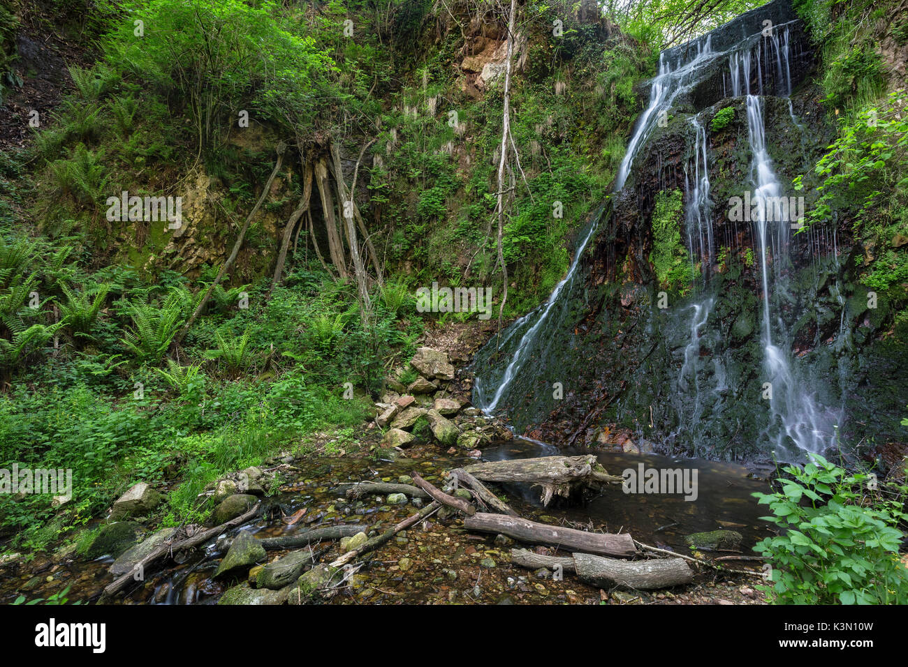 Picchio cascata o Tina Bautina cascata vicino a Arona, Piemonte, Italia. Foto Stock