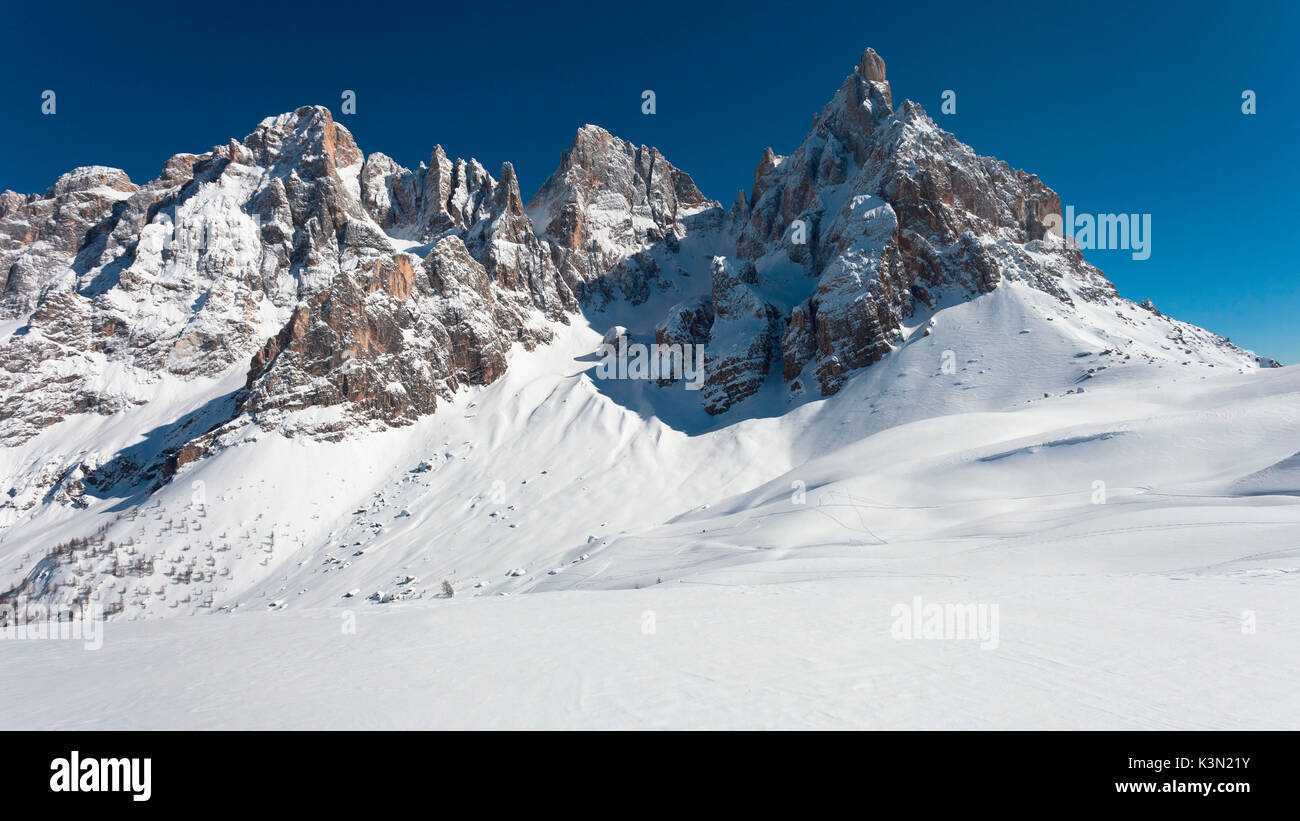 Veduta invernale del Cimon della Pala pick dal Passo Costazza, Pale di San Martino, in provincia di Trento, Trentino, Italia, Europa Foto Stock
