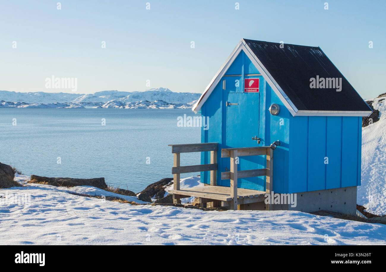 Una vista al mare Artico dalla piccola cittadina di Maniitsoq in Groenlandia - West Coast - mare Artico Foto Stock