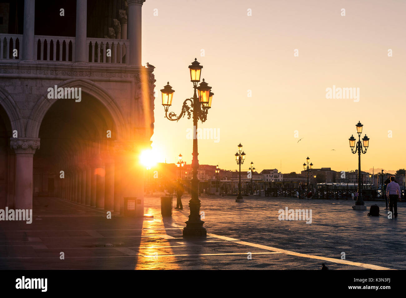 San Marco, Venezia, Veneto, Italia. Alba sul palazzo ducale Foto Stock