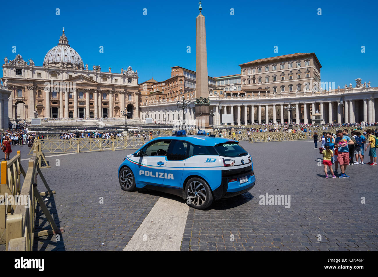 Auto della polizia in Piazza San Pietro nella Città del Vaticano, Roma, Italia Foto Stock