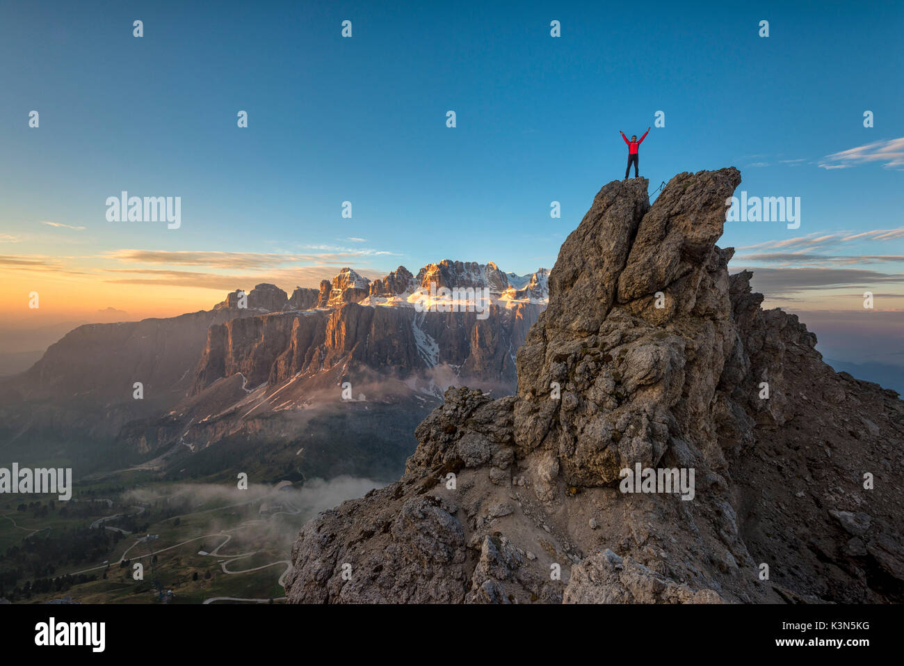 Cir, Dolomiti, Alto Adige, Italia. Gli alpinisti sul vertice del Cir V Foto Stock