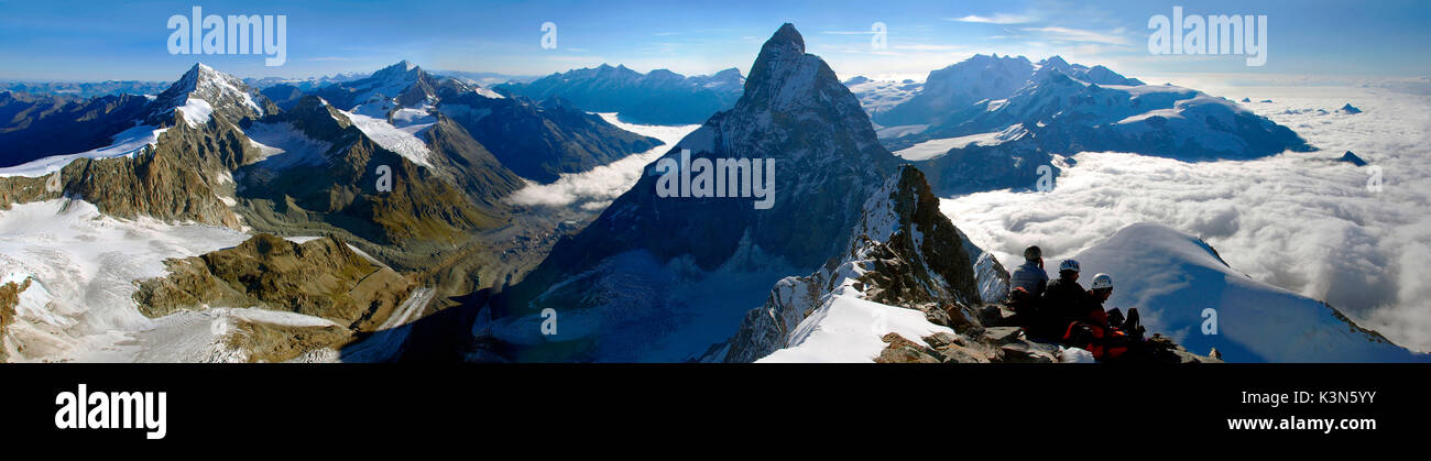 Visualizza modulo Dent d'Herens summmit (Cervino/Matterhorn sullo sfondo), Valle d'Aosta, Italia, Europa Foto Stock