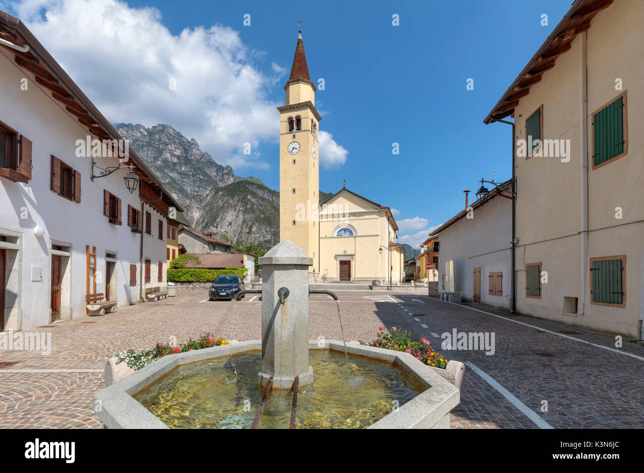 Chiesa Parrocchiale di Santa Maria Maggiore, Cimolais, Valcellina in provincia di Pordenone, Friuli Venezia Giulia, Italia, Europa Foto Stock