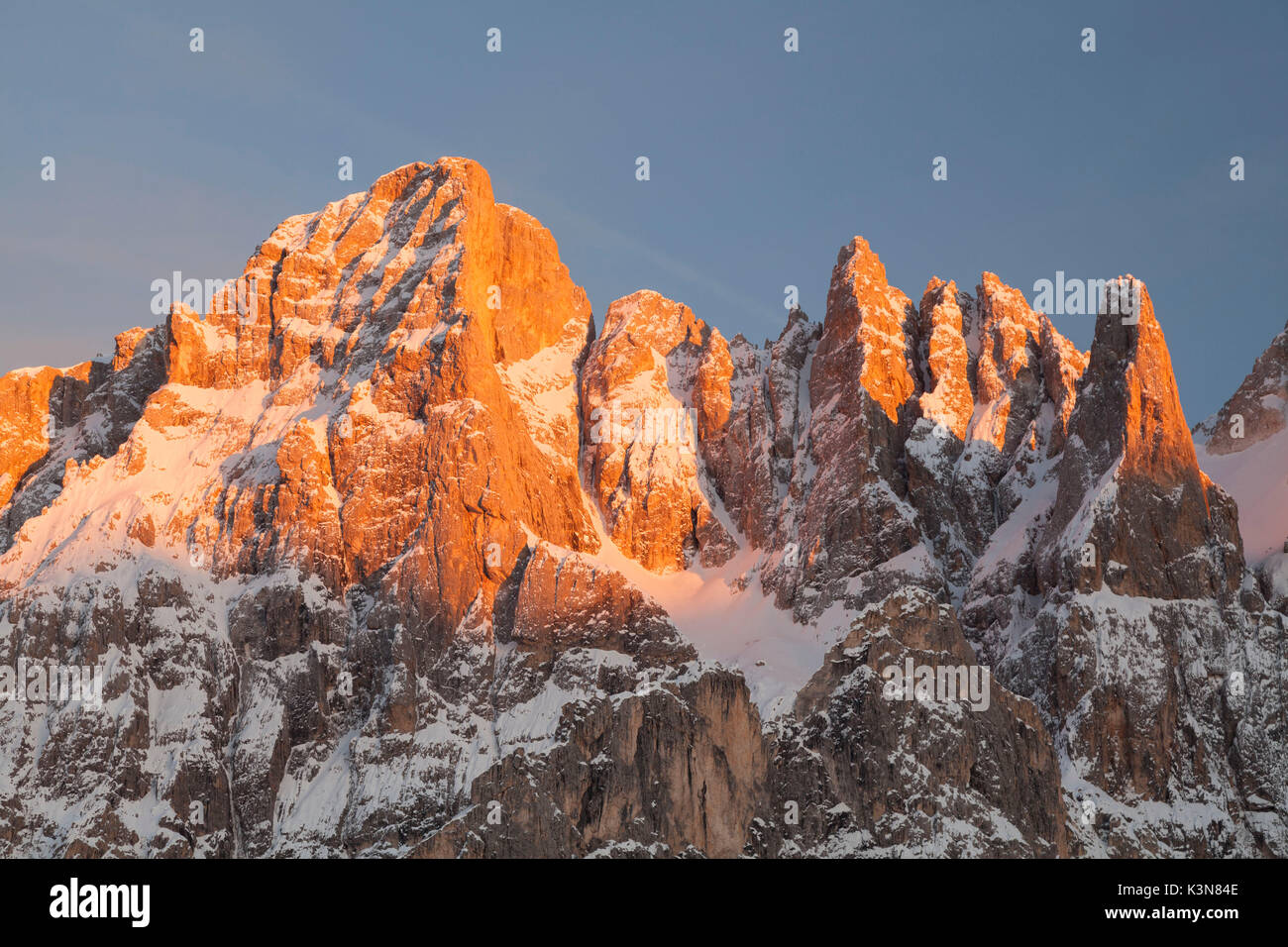 Le Pale di San Martino, Dolomiti, Trentino-Alto Adige, Italia. Dettaglio della Vezzana peak da Passo Rolle Foto Stock