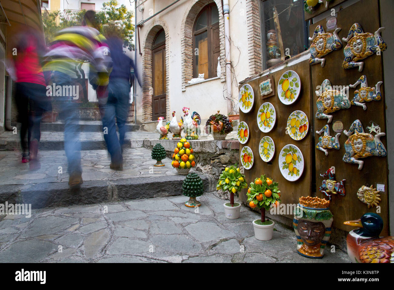 Le strade del borgo antico di Castelmola, Sicilia, Italia, Europa Foto Stock